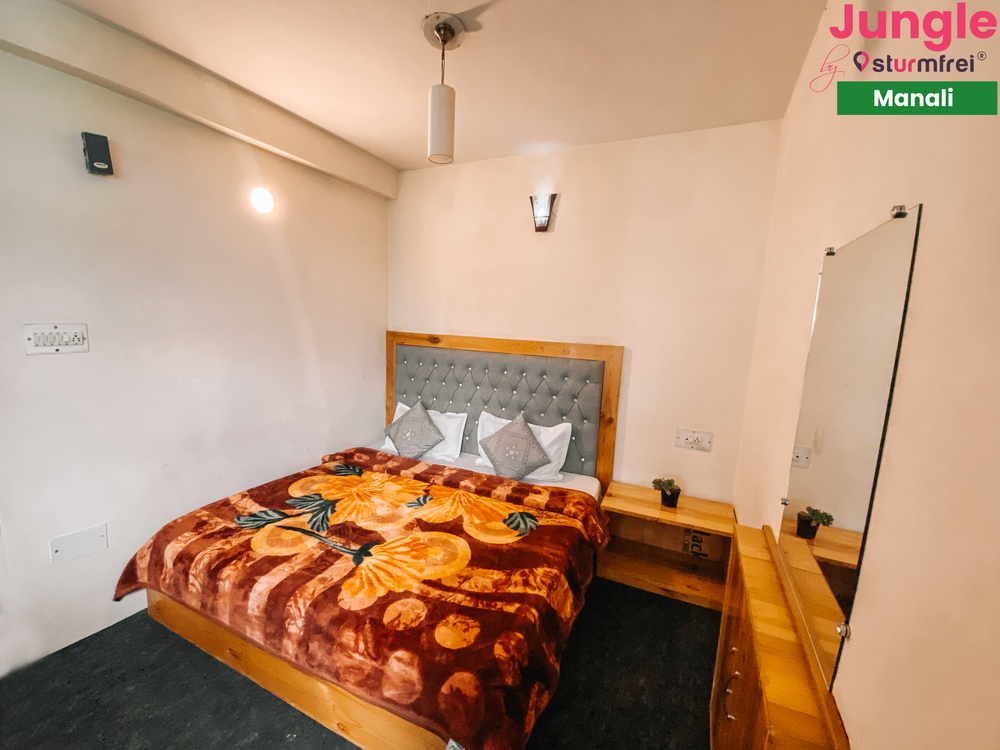 best hostel in Manali