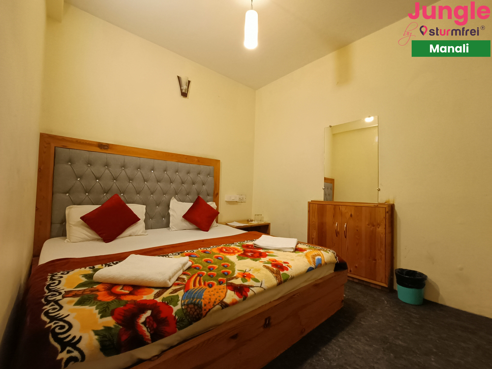best hostel in Manali